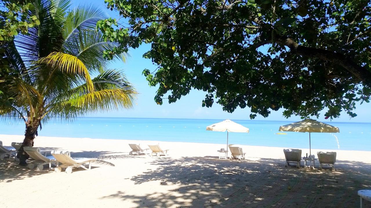 Idle Awhile Beach Hotel Negril Exterior photo